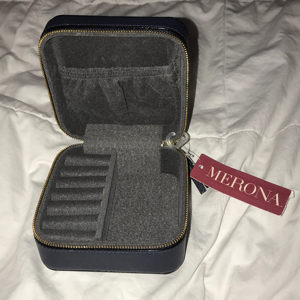 Jewelry box